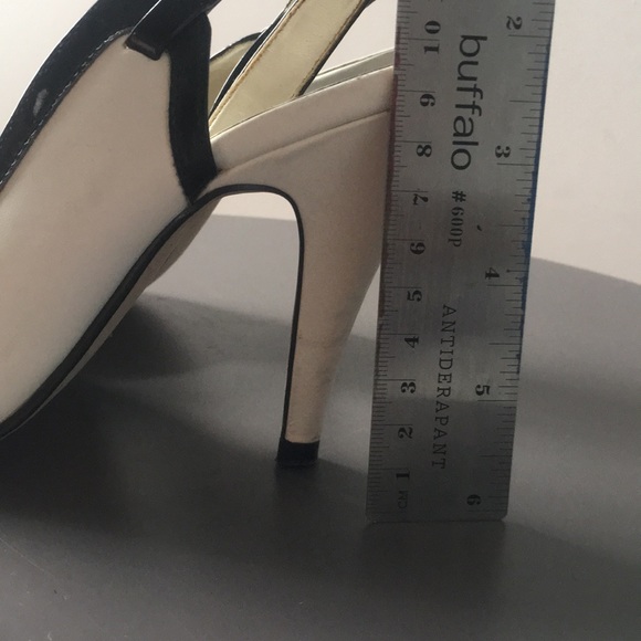 Cute black and white open toes heels. - Picture 5 of 10